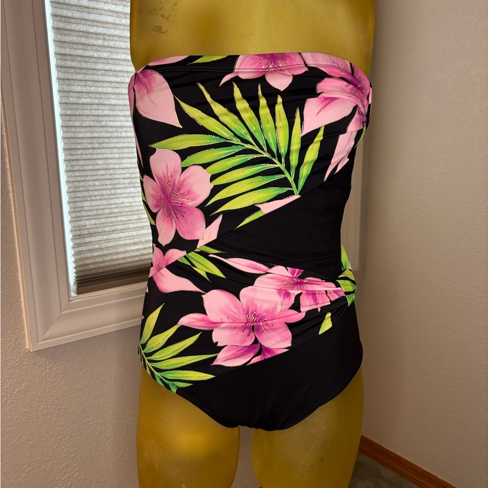 Inches Away women’s swimsuit 90s style size 10